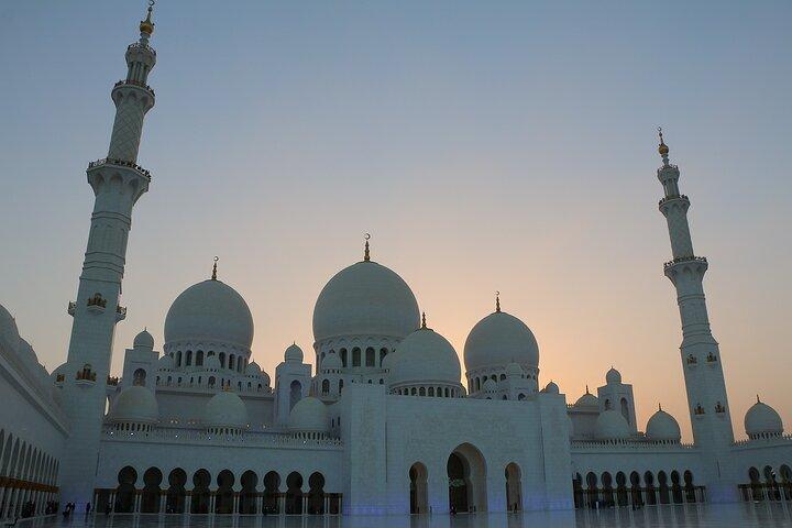 Visite de la grande mosquée Sheikh Zayed avec entrée au musée du Louvre