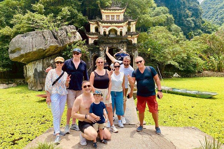 ニンビン 1 泊 2 日旅行少人数グループツアー、4 つ星ホテル付き