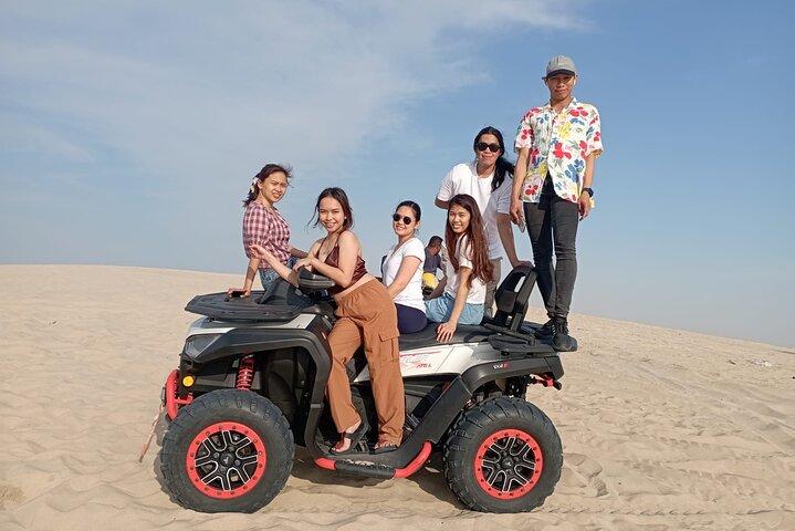 Paseo en quad con camello en Doha