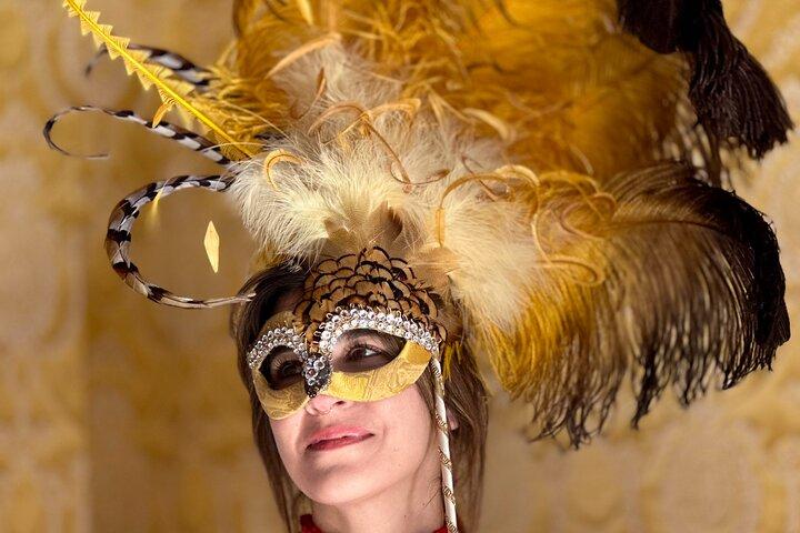 ヴェネツィアのカーニバルでの歴史的な旅とドレスアップ体験