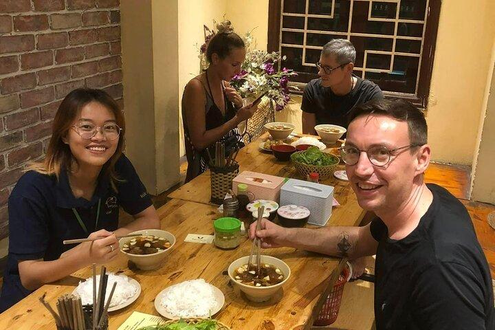 Hanoi Street Eats: プライベートグルメツアー体験