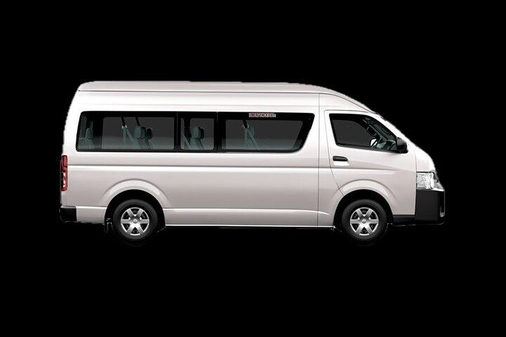 自分のペースで探訪8時間シティツアー、運転手付きレンタカー