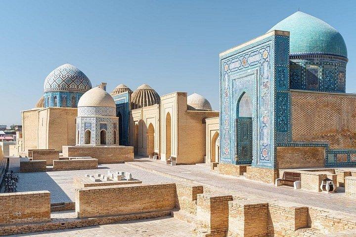 7 - ウズベキスタンのローカルとの日 : ブルードームから山へ