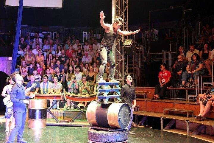 Il Cambodian Circus Show e il Pub Street Night Market