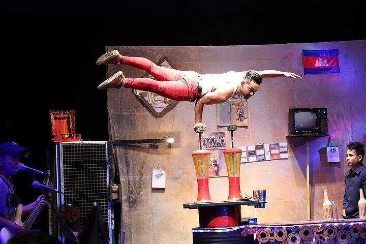 Il Cambodian Circus Show e il Pub Street Night Market