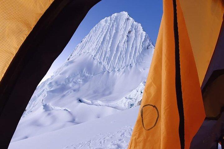 20Day-Santa Cruz Trek Peak Alpamayo 5957 m e Chopicalqui 6354 m