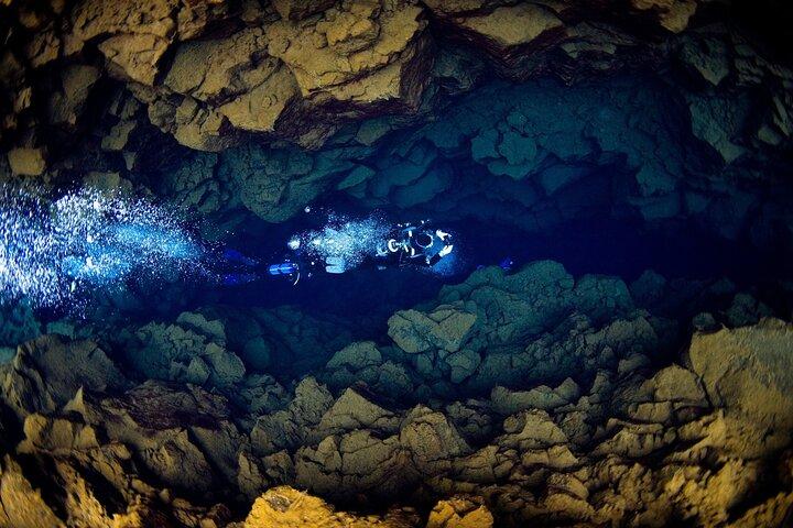 Dive The Divide: Hoteller i nærheden af Silfra Fissure Scuba Tour | Reykjavik Pickup