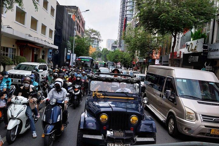 Saigon Discovery by US Army Jeep: História do dia e comida de rua noturna
