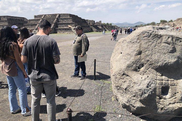 小グループ：メキシコシティのテオティワカンピラミッドとグアダルーペ神殿