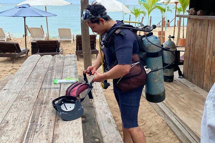 カルタヘナのプラヤ ブランカ バルにあるビーチ クラブで 1 日を過ごします