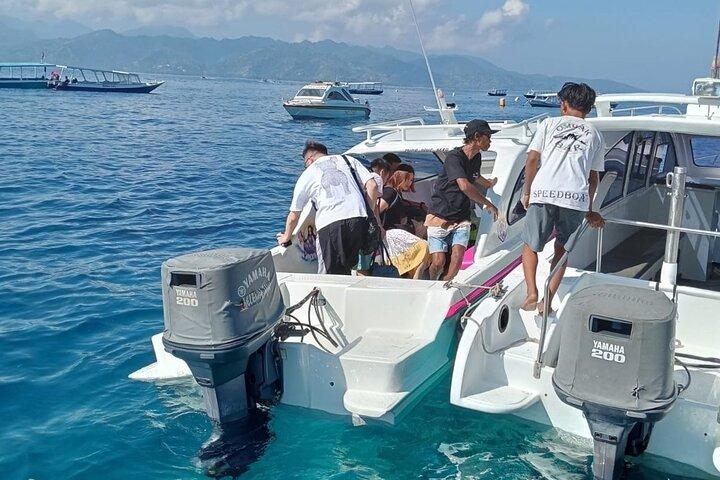 ロンボク: ギリ島発着のプライベート空港ロンボク送迎
