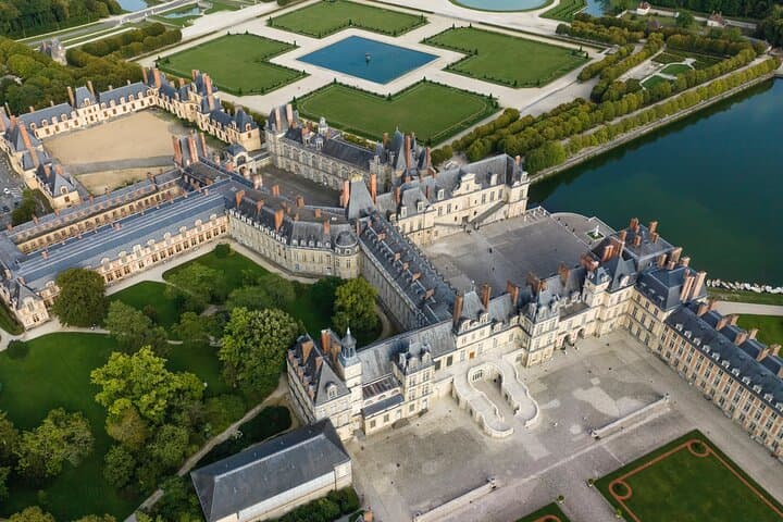 Day Trip to Fontainebleau : Horse Riding, Gastronomy and Castle