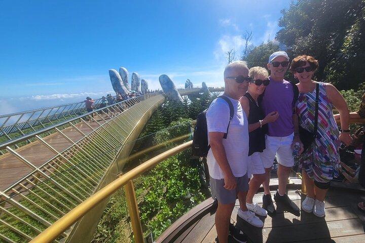 Traslado privativo de ida e volta da cidade de Hue para visitar a Golden Bridge Ba Na Hills