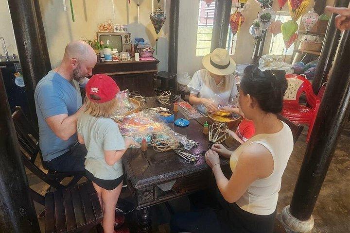 陶器の村、ランタン作り、バスケットボート、フットマッサージ付きの本格的なランチ