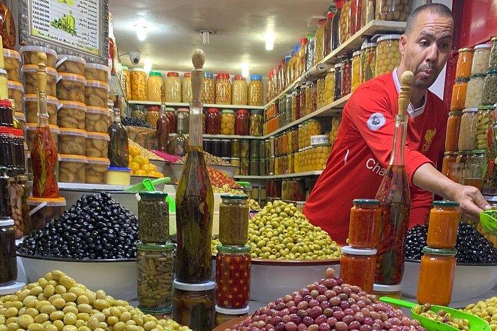 マラケシュの夜: メディナを巡る文化の冒険