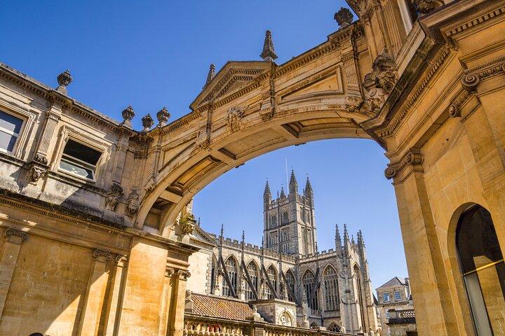 バースとストーンヘンジを訪れる：ロンドン発黒タクシーのプライベート日帰り旅行