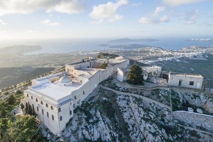 Santorini: The best 4-hours Sightseeing Private Tour!