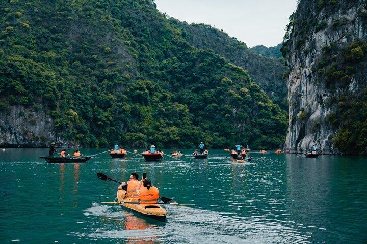 Halong Bay Ambassador Tagestour mit ultimativem Luxuserlebnis