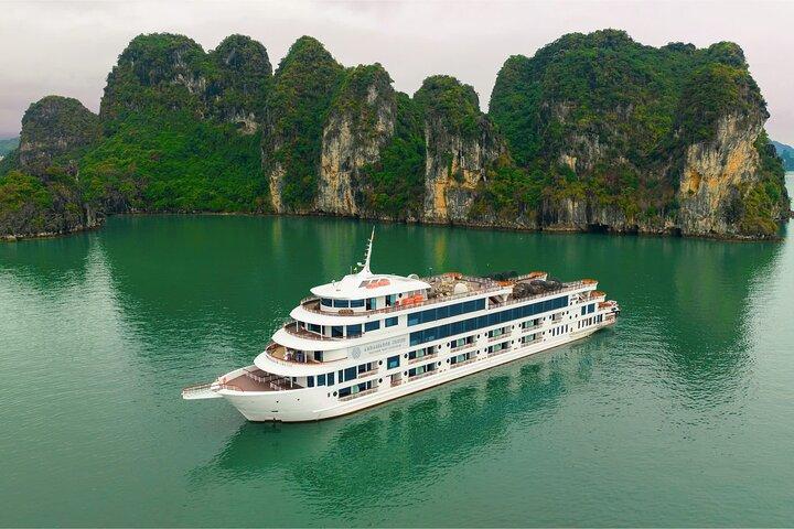 Hoteller i nærheden af Luxurious 5 Star Ambassador Cruise Adventure