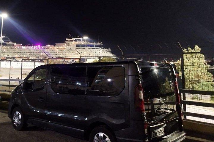 アテネ空港とラフィナまたはラヴリオ港間のプライベート送迎