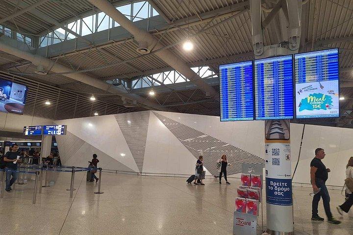 アテネ空港とラフィナまたはラヴリオ港間のプライベート送迎