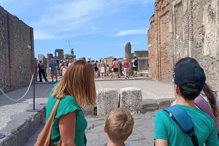 Skip the Line Pompeii Guided Tour For Kids and Families by Maria