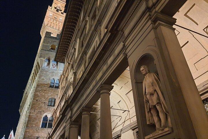 Visite guidée à pied de Florence City de nuit par Maria