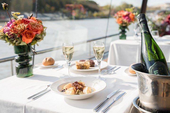 Bateaux Mouches®ランチクルーズ（パリのセーヌ川）