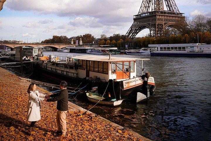 Fotoshooting in Paris mit Fotograf vor dem Eiffelturm