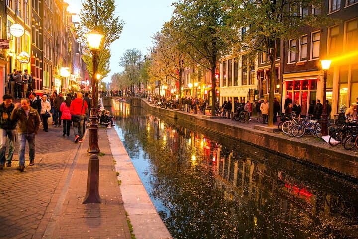 2-hour Red Light District and Old Town Walking Tour in Amsterdam
