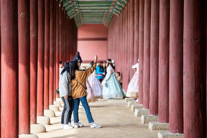 Gyeongbokgung Palace oder Bukchon Village Walking Tour