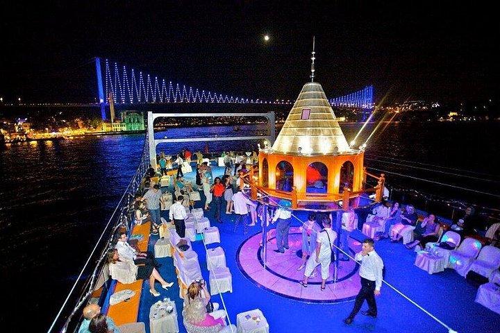 Istanbul Boshphorus Cruise Dinner with Dancing Show