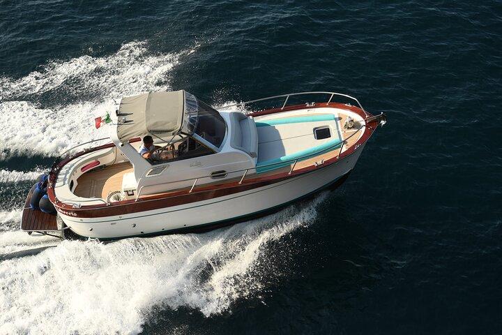 Cruzeiro Privado de Dia Inteiro pela Costa Amalfitana saindo de Positano ou Praiano