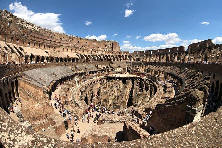 壮大さと影を巡るローマの旅