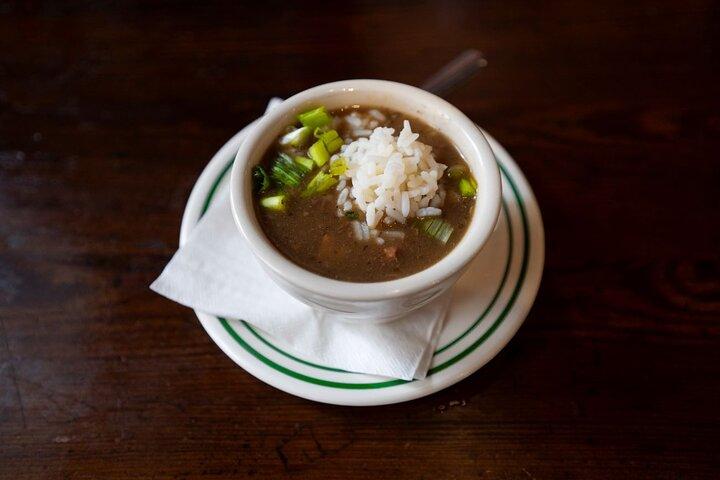 Tour de comida do Quartier Francês: 5 Bites Clássicos e Histórias de NOLA