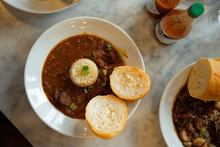 Tour de comida do Quartier Francês: 5 Bites Clássicos e Histórias de NOLA