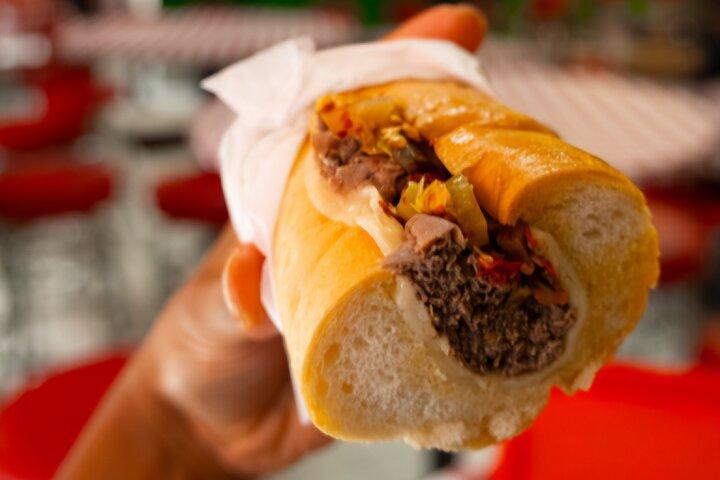 Chicago Loop Food Tour: Taste the Most Iconic Local Eats