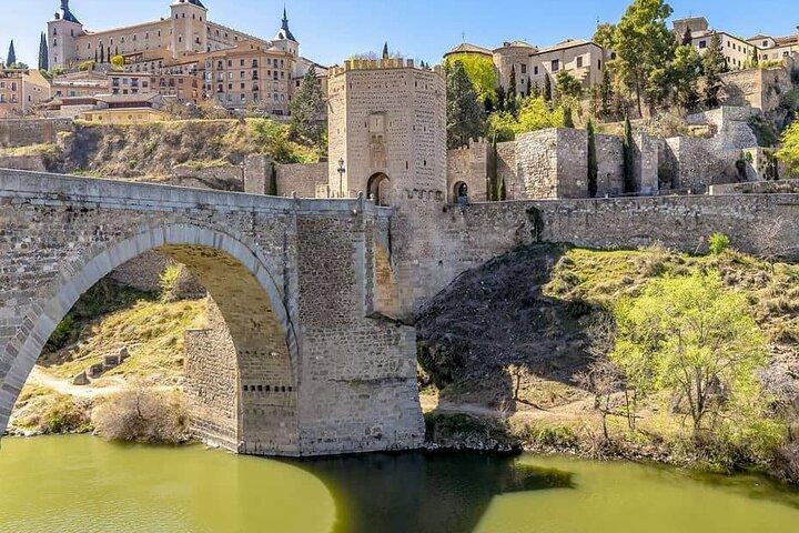 Tour door Segóvia e Toledo com Alcázar + ebook