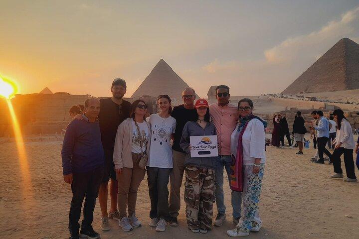 Excursion d'une journée à Charm el-Caire incluant le vol, les pyramides, le GEM ou le Musée antique