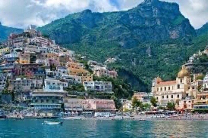 De la gare de Naples à Positano avec un arrêt de 2 heures à Pompéi