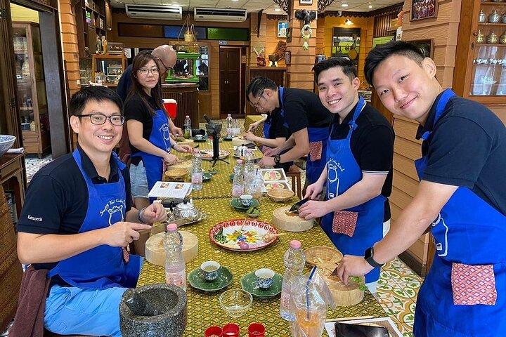 バンコク・タイ料理教室(シーロム)とマーケットツアー(オプション)