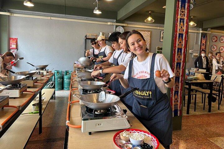 Clase de cocina tradicional tailandesa con visita al mercado en Bangkok