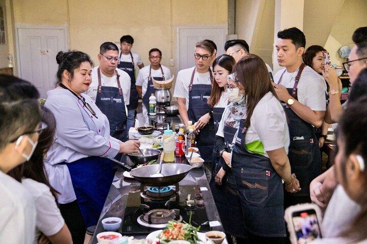 Anpassbare Thai Kochkurs mit Onnuch Markt in Bangkok