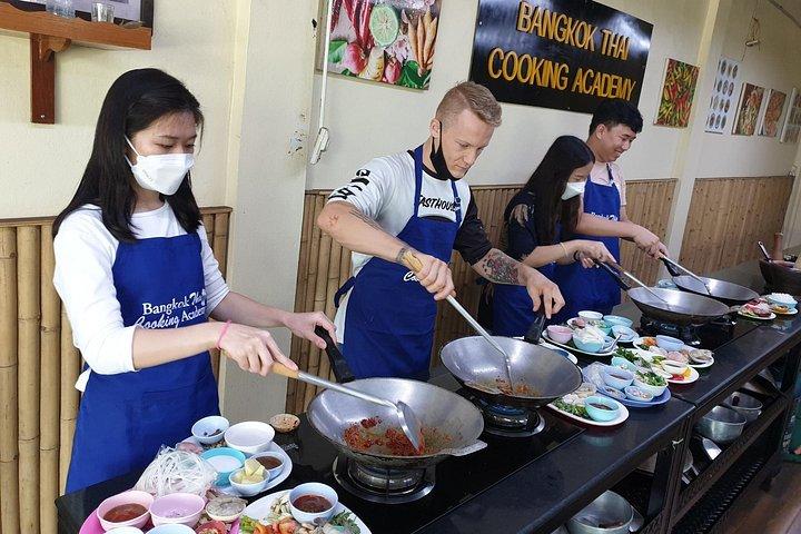 バンコク少人数料理教室（市場訪問とメニュー選択付き）