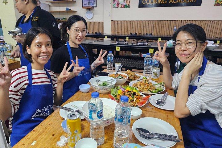 バンコク少人数料理教室（市場訪問とメニュー選択付き）
