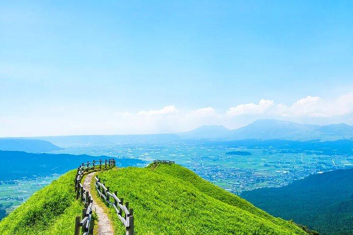 Tour di un giorno del vulcano Kyushu Aso Kusasenri Kurokawa Onsen da Fukuoka