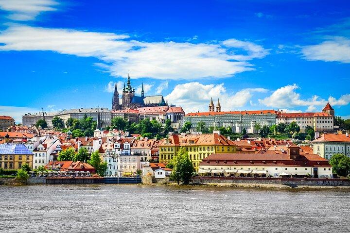 Prag: Slottsbiljett med guide och flodkryssning