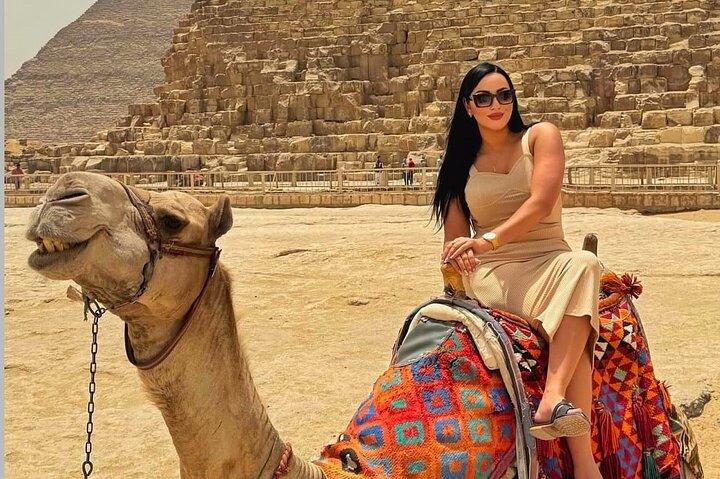 Private Tour to Pyramids with Professional Photographer