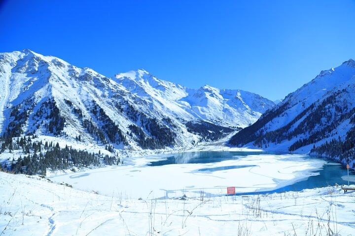 Private Big Almaty Lake Hiking Tour with alternatgive Pipeline