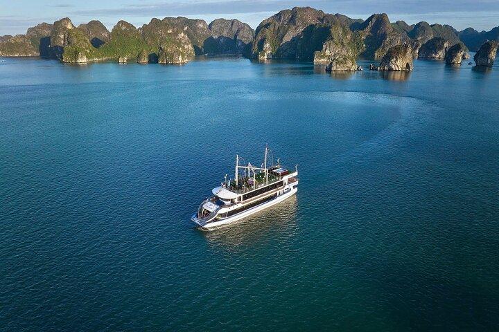 5-Sterne Halong Sealion Cruise mit Jacuzzi, Buffet, Shuttlebus